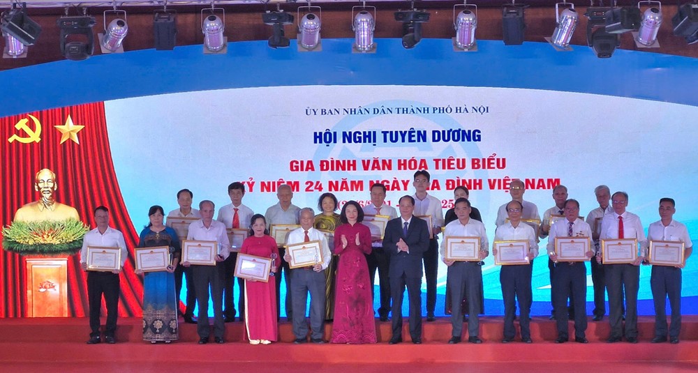 Tôn vinh 80 gia đình văn hóa tiêu biểu Thủ đô năm 2025  - ảnh 4