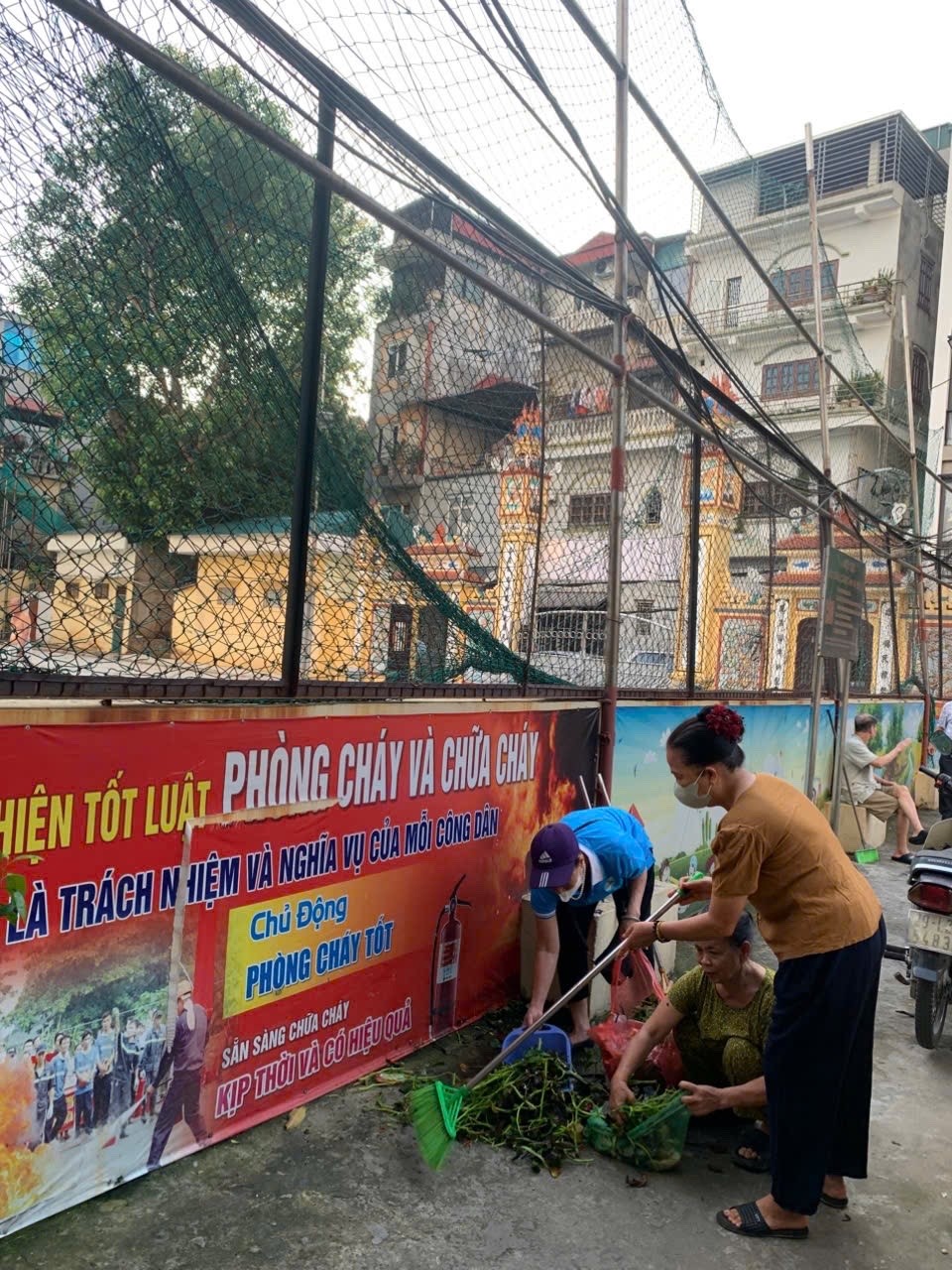 Hội LHPN phường Nghĩa Đô (mới) đồng loạt ra quân tổng vệ sinh môi trường - ảnh 3