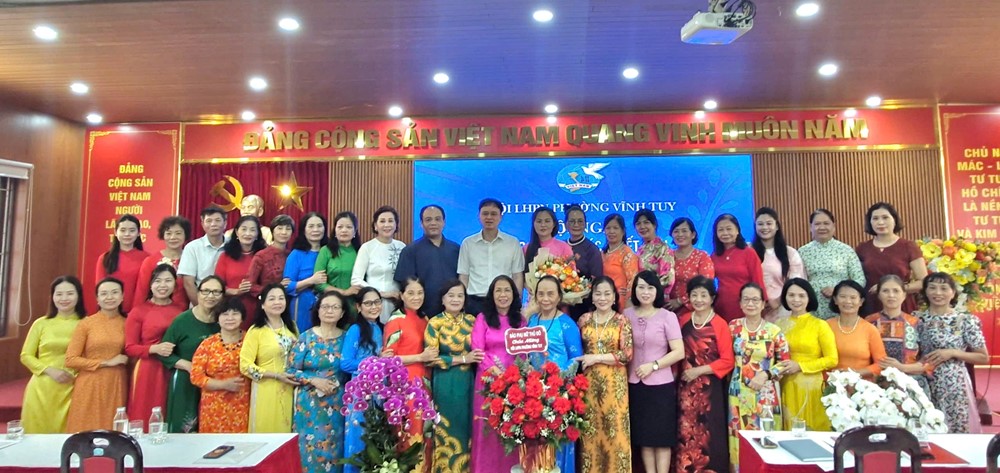 Hội LHPN phường Vĩnh Tuy công bố các quyết định về thành lập Hội LHPN phường  - ảnh 4