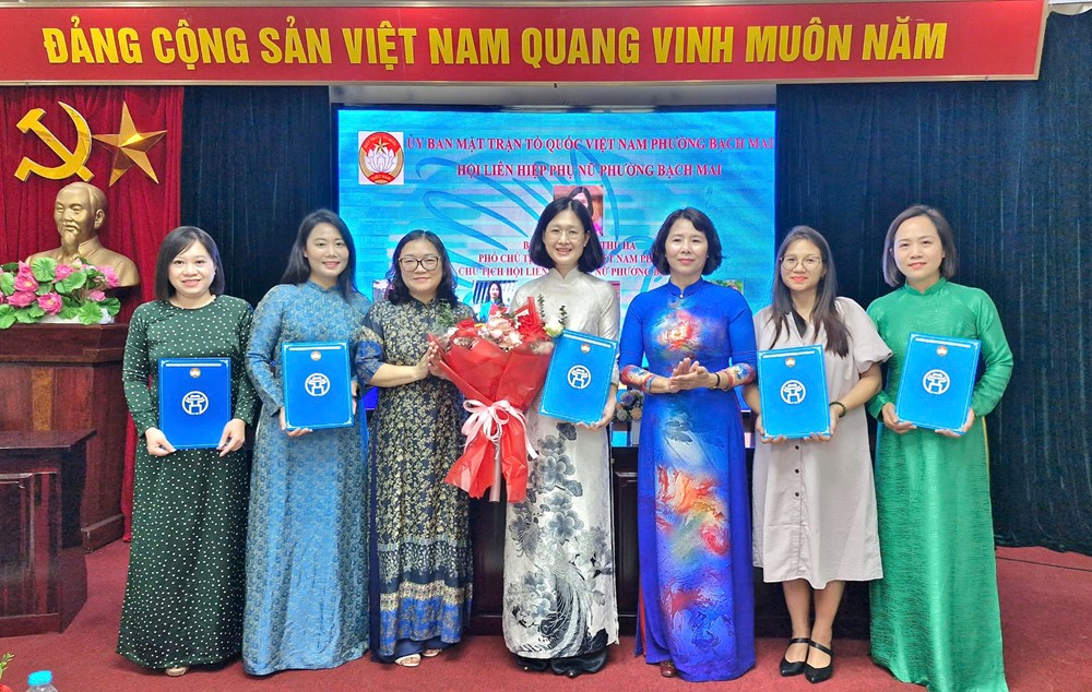Công bố thành lập Hội LHPN phường Bạch Mai  - ảnh 1