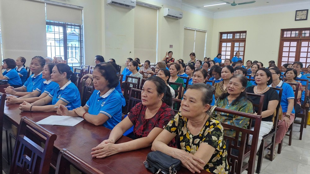 Hội LHPN phường Yên Hòa tổ chức gặp mặt cán bộ hội phụ nữ phường  - ảnh 4