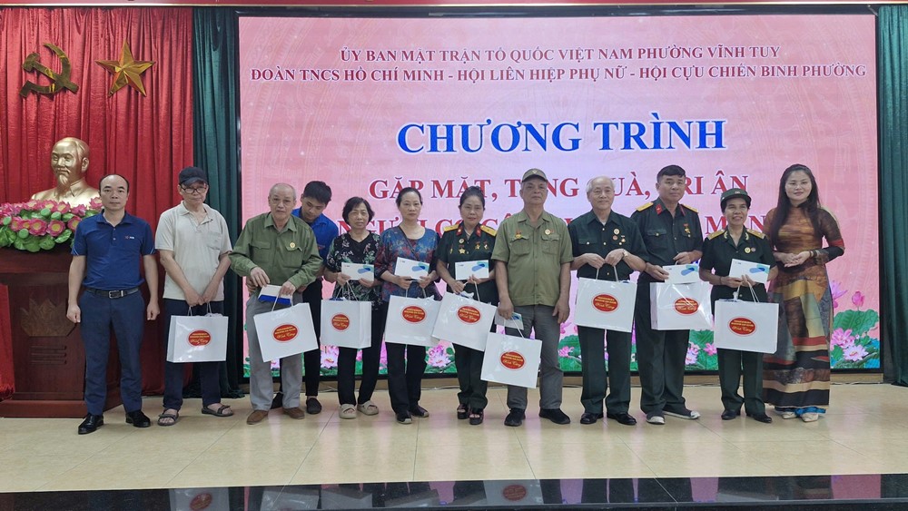 Ủy ban Mặt trận Tổ quốc phường Vĩnh Tuy gặp mặt tri ân đối tượng chính sách  - ảnh 6