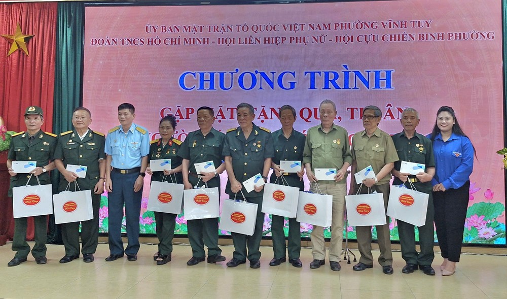 Ủy ban Mặt trận Tổ quốc phường Vĩnh Tuy gặp mặt tri ân đối tượng chính sách  - ảnh 5