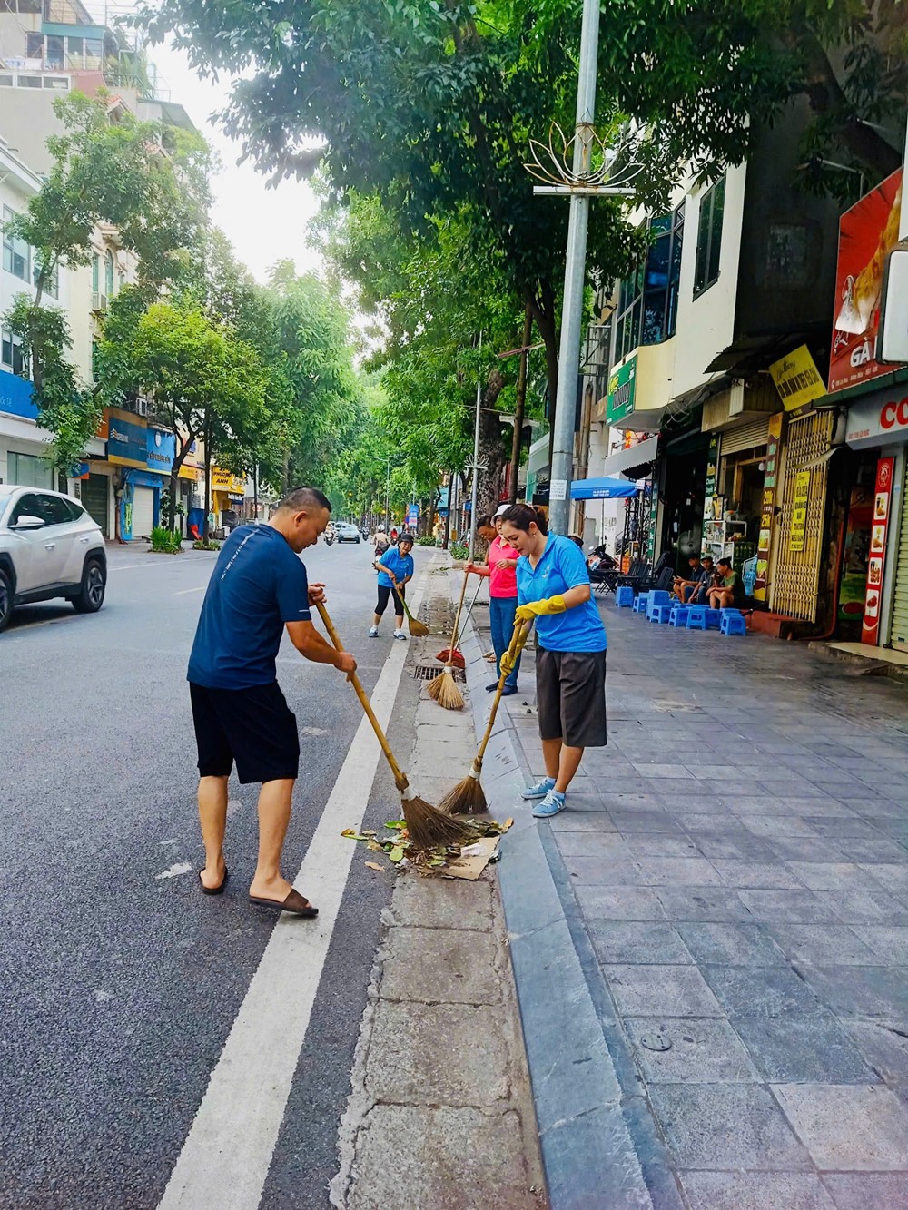 Phường Hai Bà Trưng tiếp tục ra quân thực hiện “Ngày cuối tuần xanh“ - ảnh 6