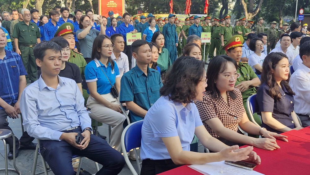 Phường Hai Bà Trưng tổ chức ra quân tổng vệ sinh môi trường  - ảnh 6