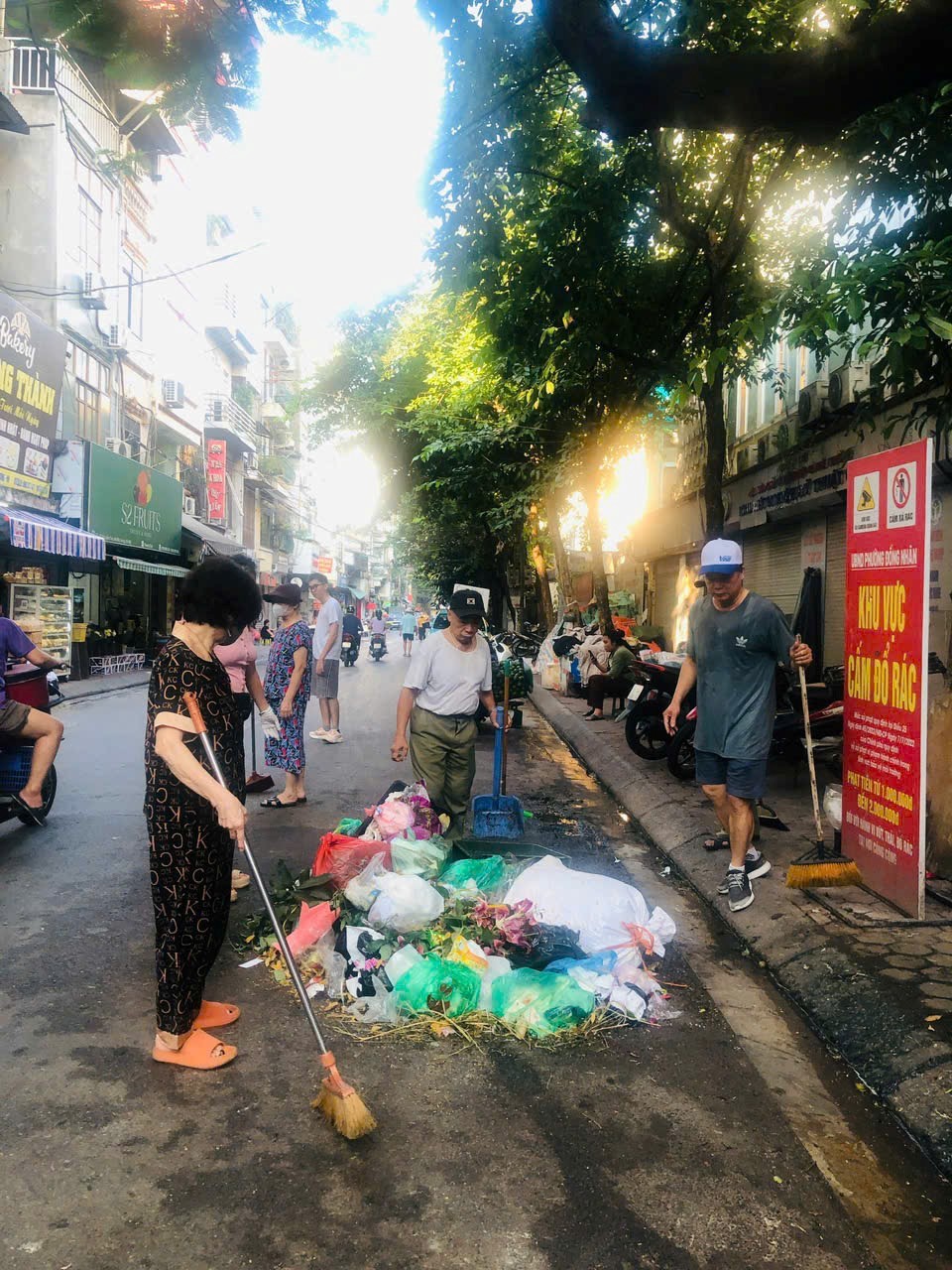 Phường Hai Bà Trưng tổ chức ra quân tổng vệ sinh môi trường  - ảnh 9
