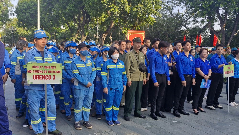 Phường Hai Bà Trưng tổ chức ra quân tổng vệ sinh môi trường  - ảnh 8