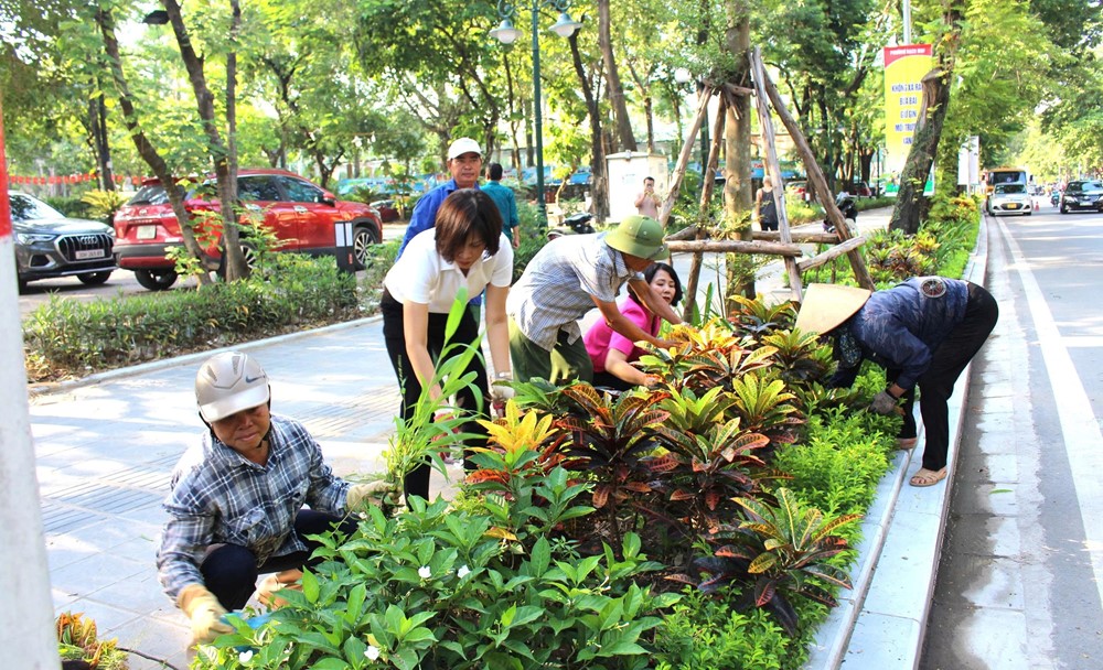 Ủy ban MTTQ Việt Nam phường Bạch Mai hưởng ứng chương trình ra quân tổng vệ sinh môi trường  - ảnh 5