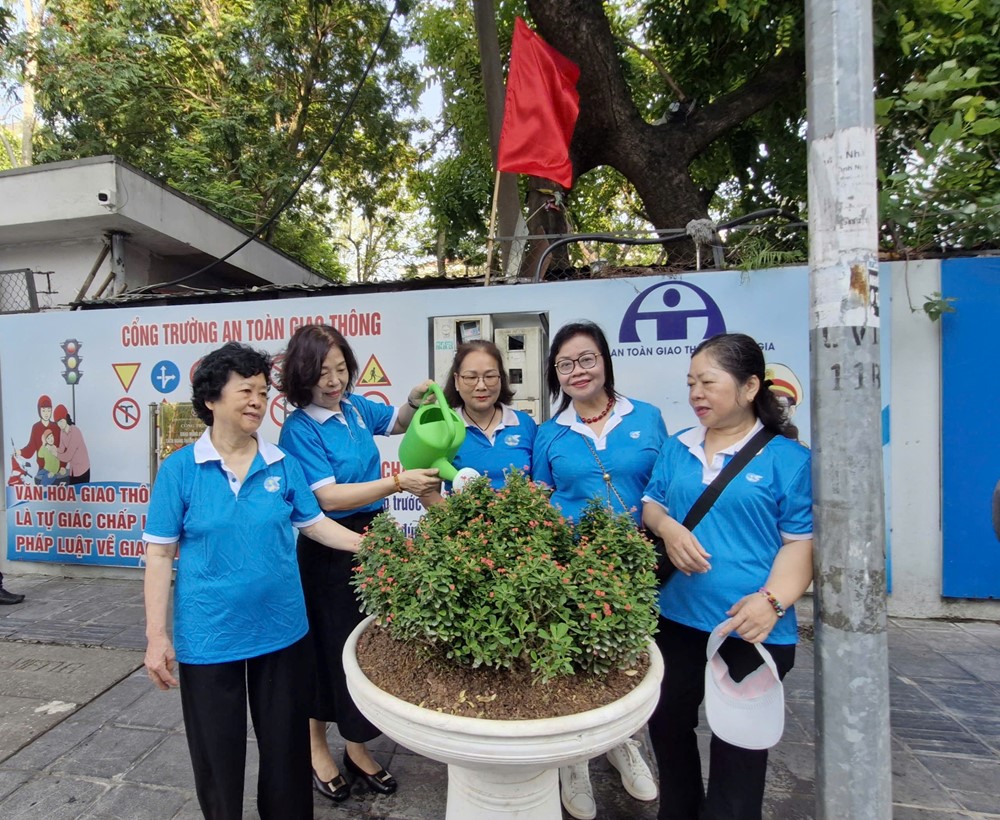 Phường Hai Bà Trưng ra mắt mô hình Tuyến phố hoa  - ảnh 6