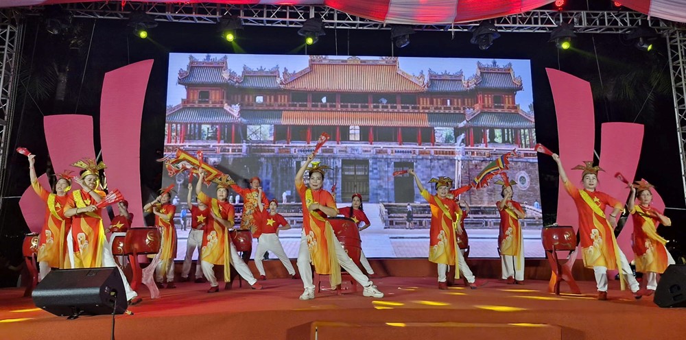 Bạch Mai tổ chức văn nghệ chào mừng thành công Đại hội Đảng bộ phường - ảnh 3