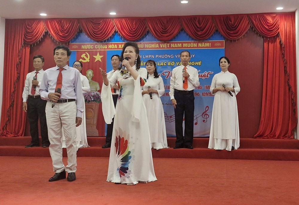  Ra mắt Câu lạc bộ Văn nghệ - Hội Liên hiệp Phụ nữ phường Vĩnh Tuy  - ảnh 5
