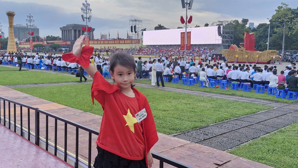 Nhân dân phấn khởi xem buổi sơ duyệt diễu binh, diễu hành tại Quảng Trường Ba Đình  - ảnh 3