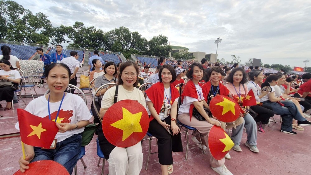 Nhân dân phấn khởi xem buổi sơ duyệt diễu binh, diễu hành tại Quảng Trường Ba Đình  - ảnh 4