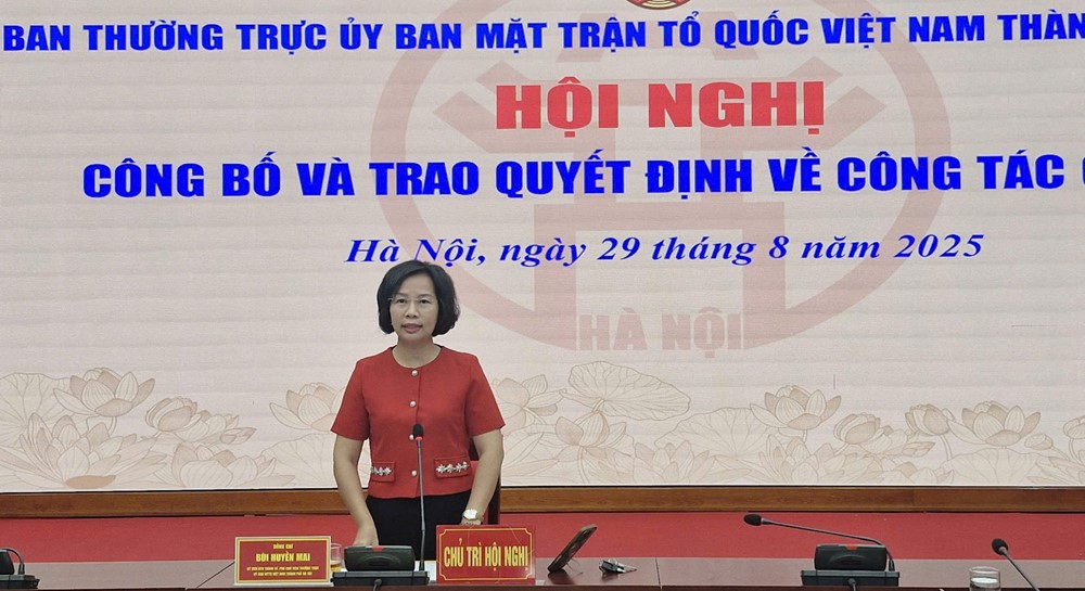 Ủy ban MTTQ Việt Nam TP Hà Nội công bố và trao quyết định về công tác cán bộ - ảnh 4