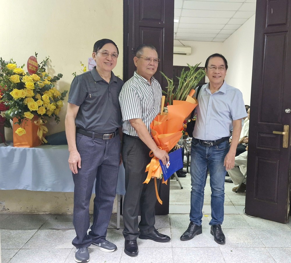 “10h sáng Chủ Nhật”  - Tản văn chứa đựng tình người của nhà báo Tô Phán - ảnh 8