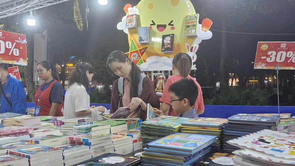 Hà Nội đặt mục tiêu thẩm định và phê duyệt thành lập khu phát triển thương mại và văn hoá - ảnh 1