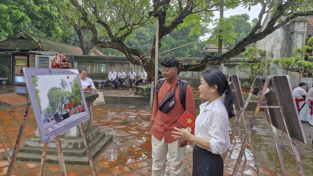 Triển lãm ảnh “Hà Nội trong tôi” 2025: Lan tỏa nét đẹp văn hóa của người Thủ đô - ảnh 7