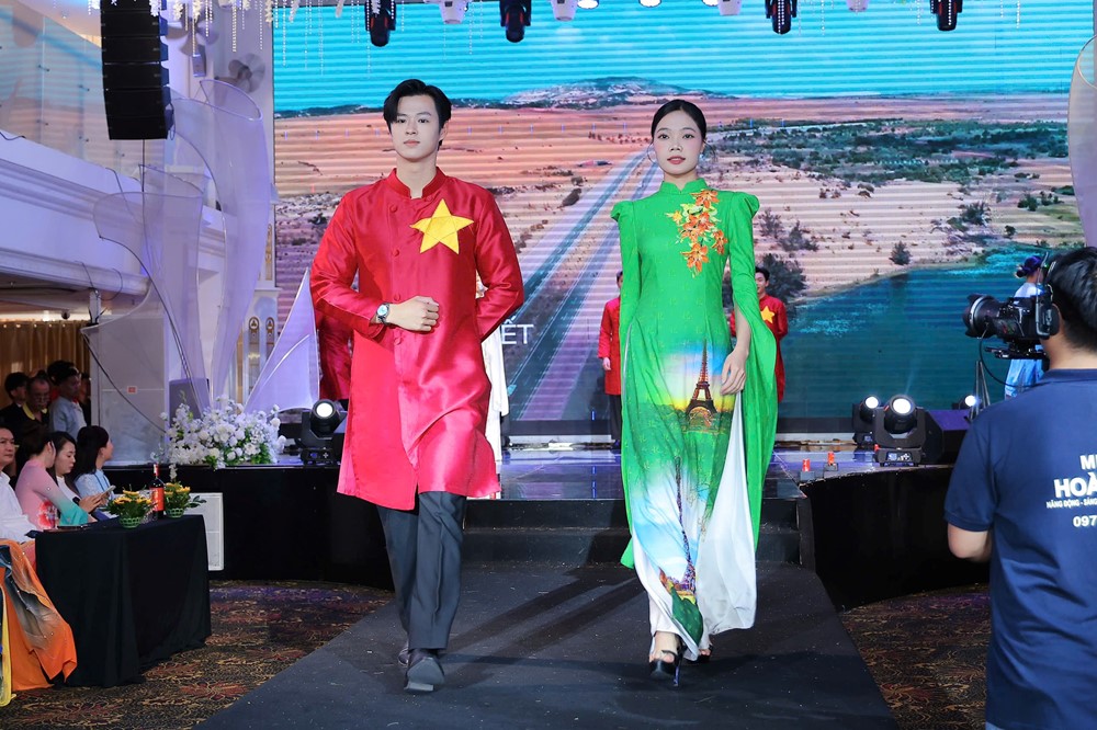 Nhà thiết kế Hoàng Ly và dấu ấn 30 năm giữ hồn áo dài truyền thống Việt Nam - ảnh 10