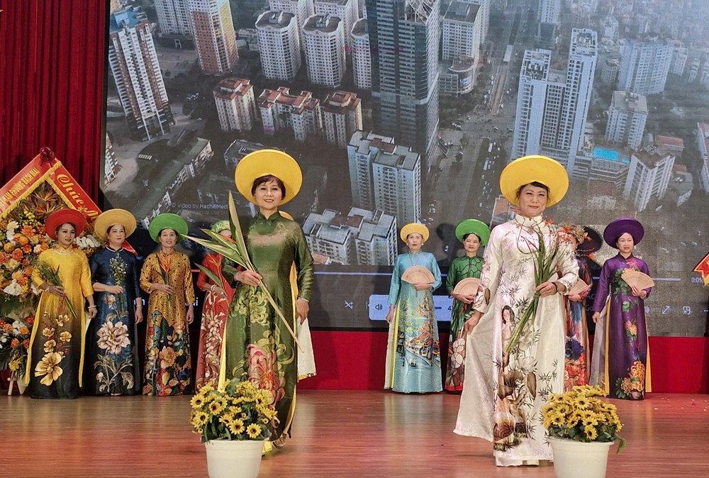 Phụ nữ phường Bạch Mai duyên dáng, sáng tạo bước vào kỷ nguyên mới - ảnh 11