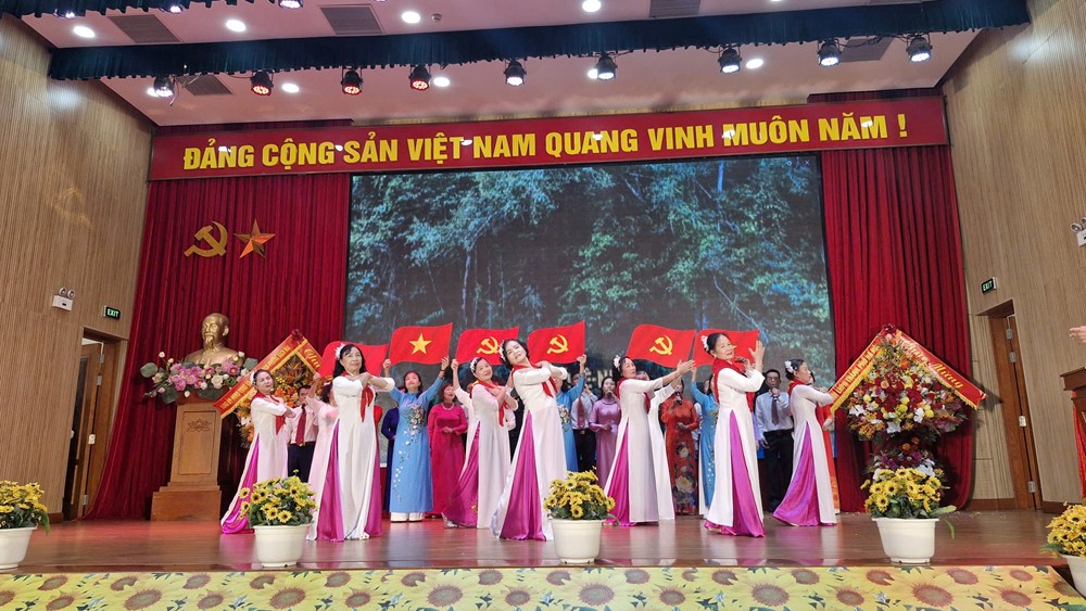 Phụ nữ phường Bạch Mai duyên dáng, sáng tạo bước vào kỷ nguyên mới - ảnh 7