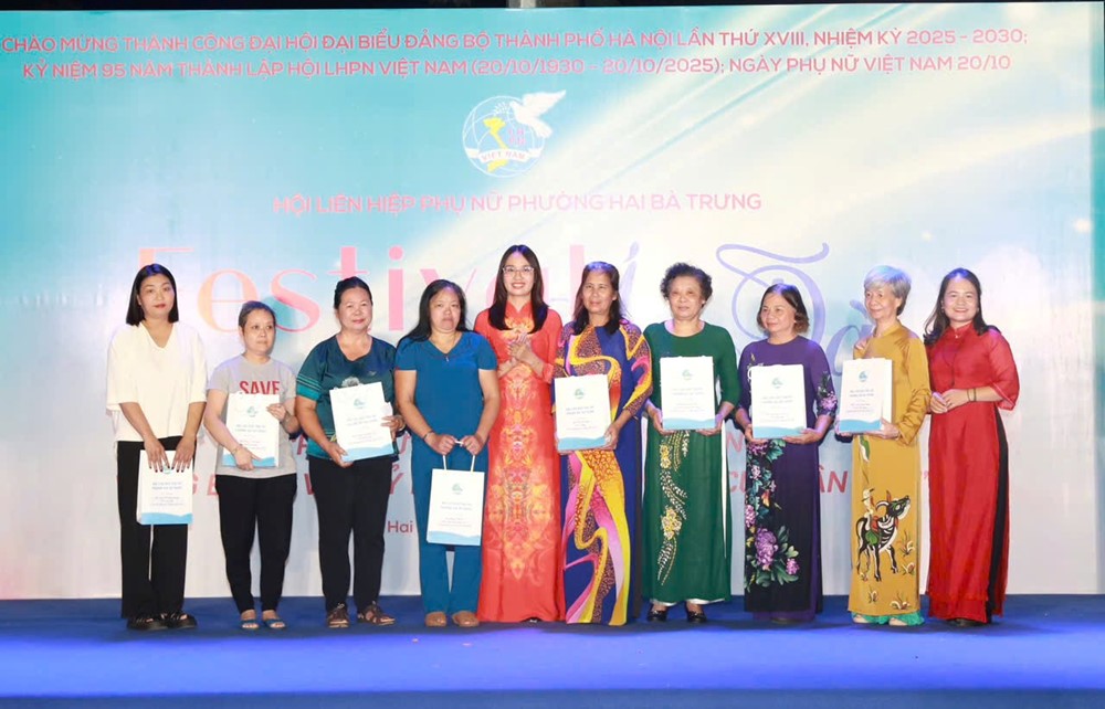Festival áo dài “Phụ nữ phường Hai Bà Trưng vững bước vào kỷ nguyên vươn mình của dân tộc” - ảnh 6