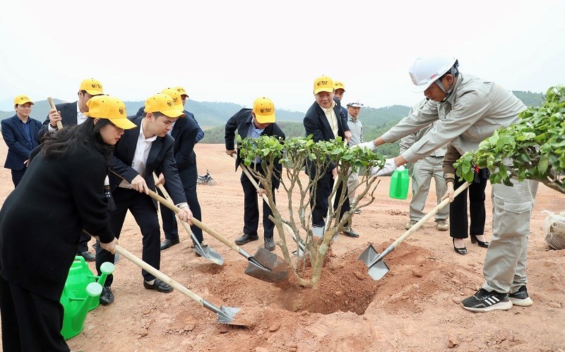 Phát động trồng cây phủ xanh 16 ha  dự án sân golf tại tỉnh Phú Thọ - ảnh 3