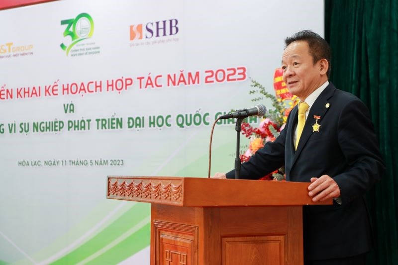 Doanh nhân Đỗ Quang Hiển nhận kỷ niệm chương Vì sự nghiệp phát triển Đại học Quốc gia Hà Nội - ảnh 3