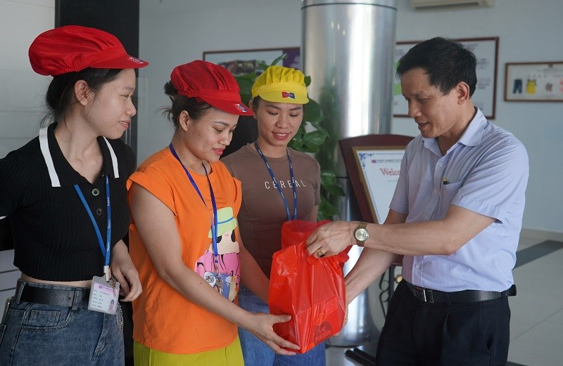 Nestlé Việt Nam hỗ trợ người lao động có hoàn cảnh khó khăn - ảnh 1