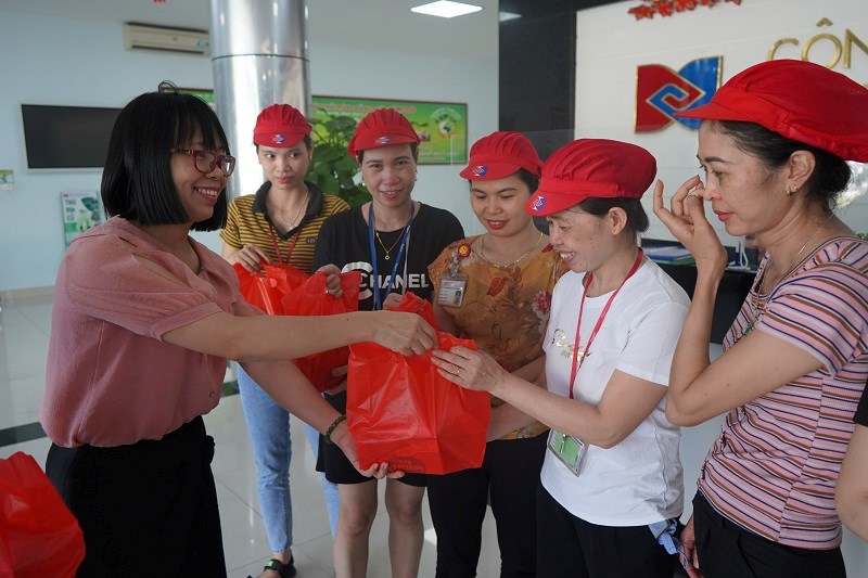 Nestlé Việt Nam hỗ trợ người lao động có hoàn cảnh khó khăn - ảnh 2