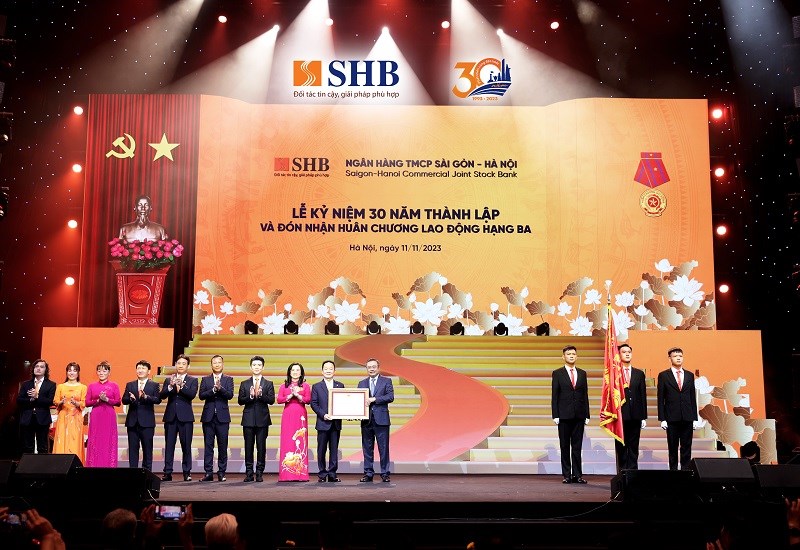 SHB nhận Huân chương Lao động hạng Ba nhân kỷ niệm 30 năm thành lập  - ảnh 1