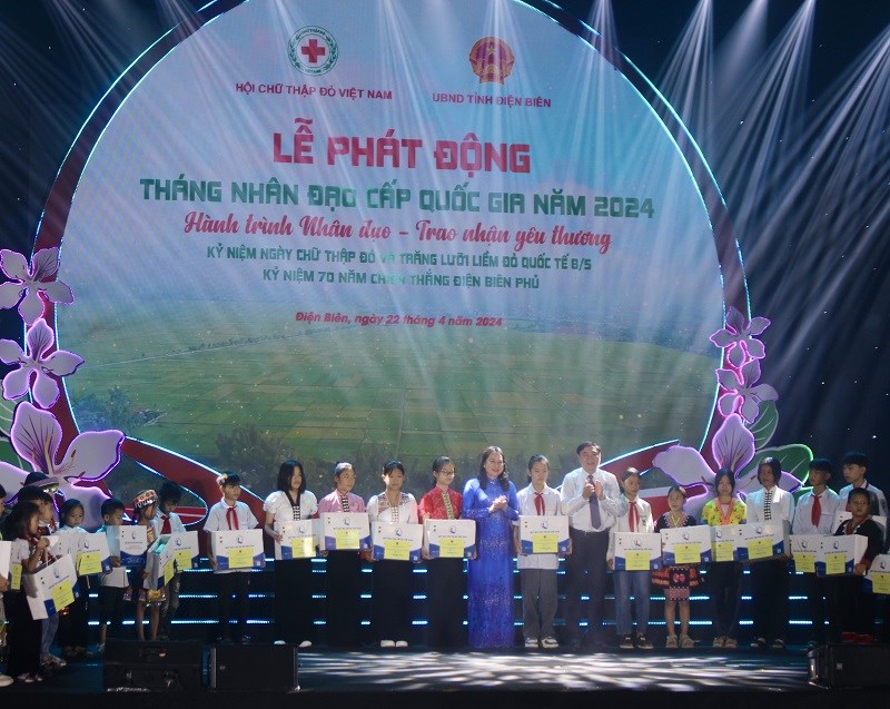 Quyền Chủ tịch nước Võ Thị Ánh Xuân phát động Tháng nhân đạo cấp quốc gia năm 2024 - ảnh 6