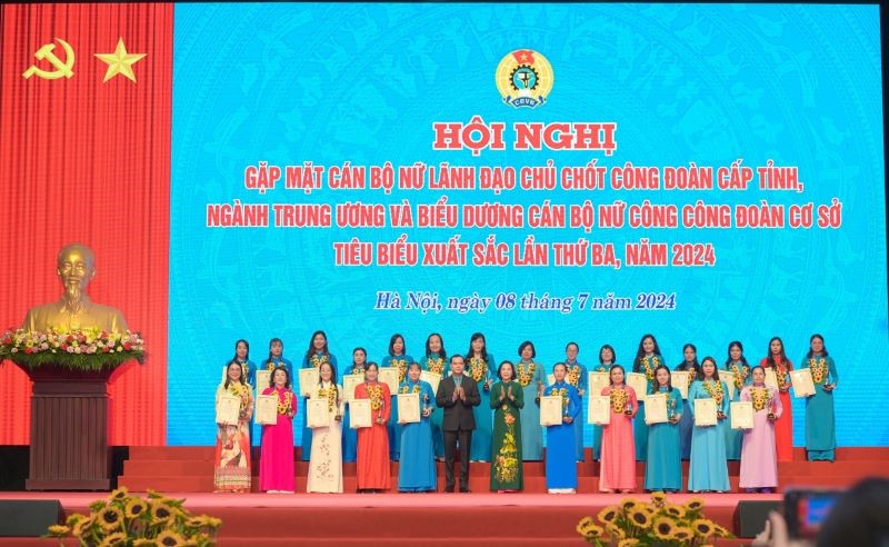 Biểu dương những đóng góp, cống hiến của đội ngũ cán bộ Nữ công Công đoàn các cấp - ảnh 5