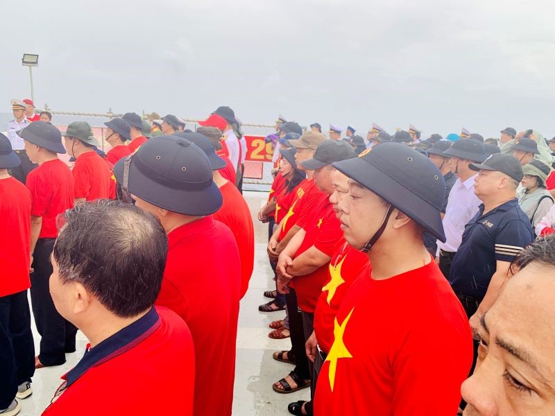 Đoàn công tác Hội Nhà báo VIệt Nam hoàn thành chuyến công tác đặc biệt thăm Trường Sa và nhà giàn DK1/19 - ảnh 6