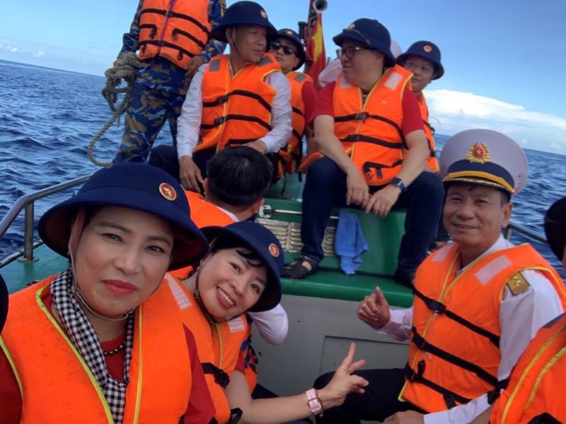 Đoàn công tác Hội Nhà báo VIệt Nam hoàn thành chuyến công tác đặc biệt thăm Trường Sa và nhà giàn DK1/19 - ảnh 4