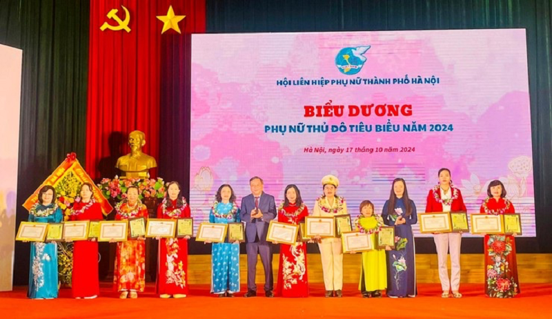 Xin ý kiến cán bộ, hội viên phụ nữ về danh sách đề nghị tặng danh hiệu “Phụ nữ Thủ đô tiêu biểu” năm 2025 - ảnh 1