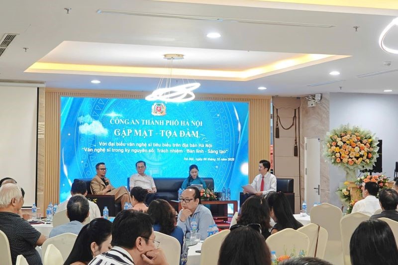 Công an TP. Hà Nội đối thoại văn nghệ sĩ tiêu biểu để cùng bảo vệ An ninh văn hoá trên không gian mạng - ảnh 2