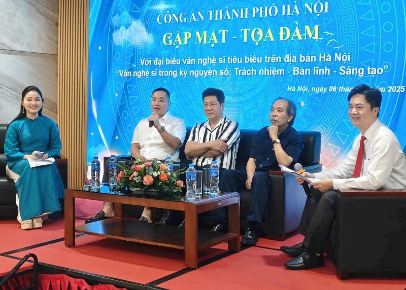 Công an TP. Hà Nội đối thoại văn nghệ sĩ tiêu biểu để cùng bảo vệ An ninh văn hoá trên không gian mạng - ảnh 3