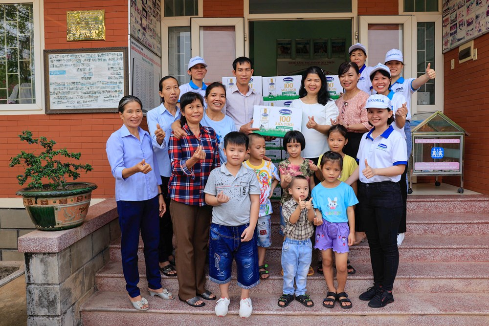 Quỹ sữa vươn cao Việt Nam và Vinamik trao tặng 1.9 triệu ly sữa cho 21.000 trẻ em trong năm 2022 - ảnh 3