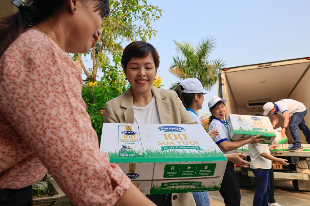 Quỹ sữa vươn cao Việt Nam và Vinamik trao tặng 1.9 triệu ly sữa cho 21.000 trẻ em trong năm 2022 - ảnh 5