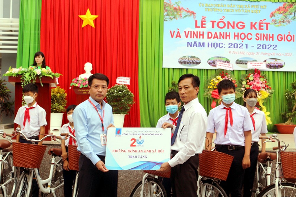 Công ty Vận chuyển Khí Đông Nam bộ trao tặng 100 xe đạp cho học sinh hiếu học Bà Rịa - Vũng Tàu - ảnh 1
