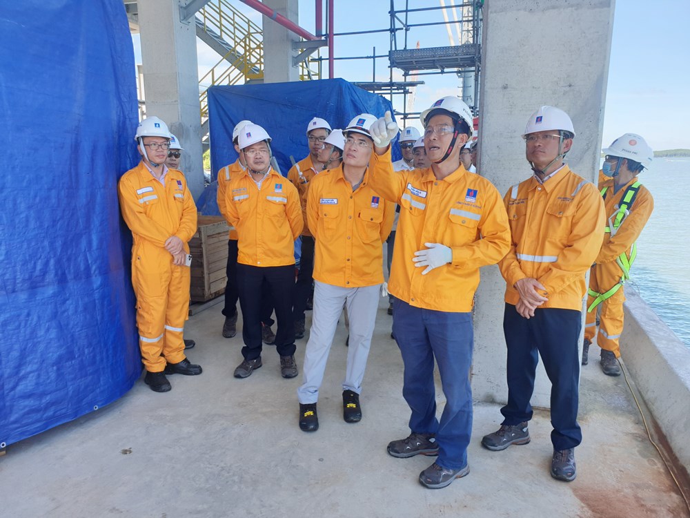 Lãnh đạo PV GAS đến thăm và làm việc tại công trình Dự án Kho chứa LNG 1MMTPA Thị Vải  - ảnh 3