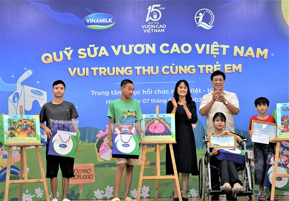 Vinamilk và Quỹ sữa vươn cao Việt Nam cùng trẻ em vui Tết Trung thu - ảnh 4