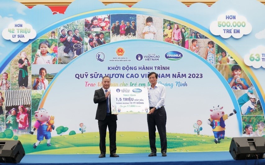 Vinamilk và Quỹ sữa Vươn cao Việt Nam khởi động hành trình năm thứ 16 tại Quảng Ninh - ảnh 1