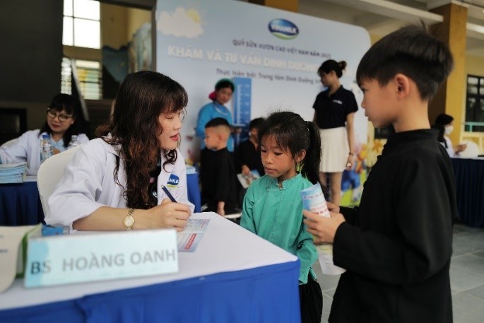 Vinamilk và Quỹ sữa Vươn cao Việt Nam khởi động hành trình năm thứ 16 tại Quảng Ninh - ảnh 5