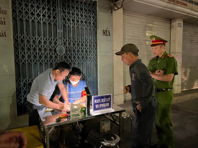 Công an thành phố Hà Nội: Kiên quyết xử lý các trường hợp vi phạm nồng độ cồn - ảnh 1