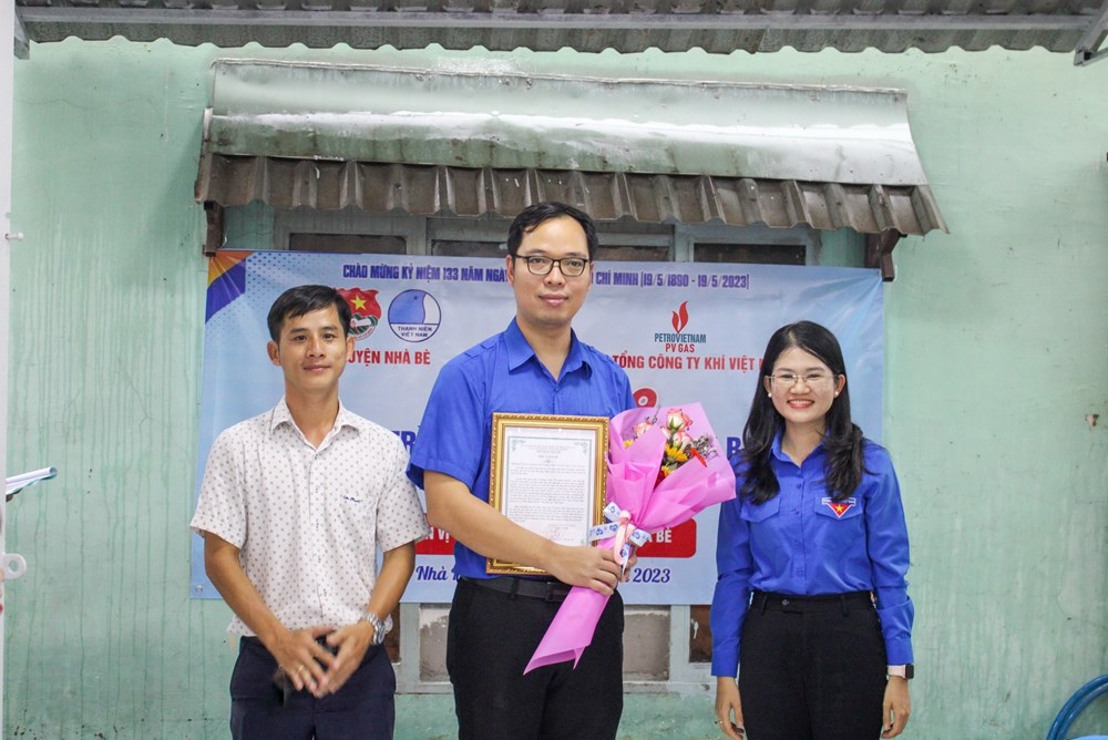 Đoàn Thanh niên Tổng Công ty Khí Việt Nam trao tặng Nhà tình bạn tại Thị trấn Nhà Bè - ảnh 4