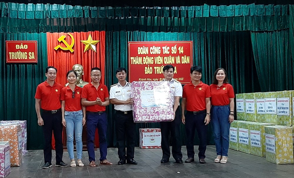 Đoàn công tác Tổng Công ty Khí Việt Nam tham gia chuyến đi thăm quân dân quần đảo Trường Sa và nhà giàn DK1 - ảnh 1