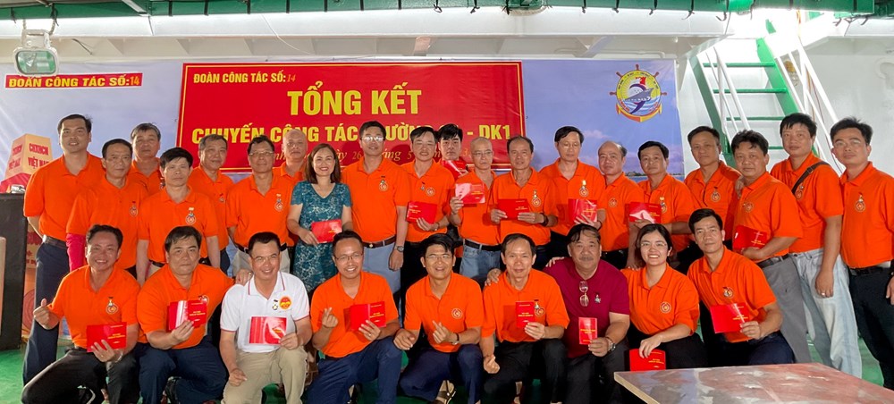 Đoàn công tác Tổng Công ty Khí Việt Nam tham gia chuyến đi thăm quân dân quần đảo Trường Sa và nhà giàn DK1 - ảnh 3