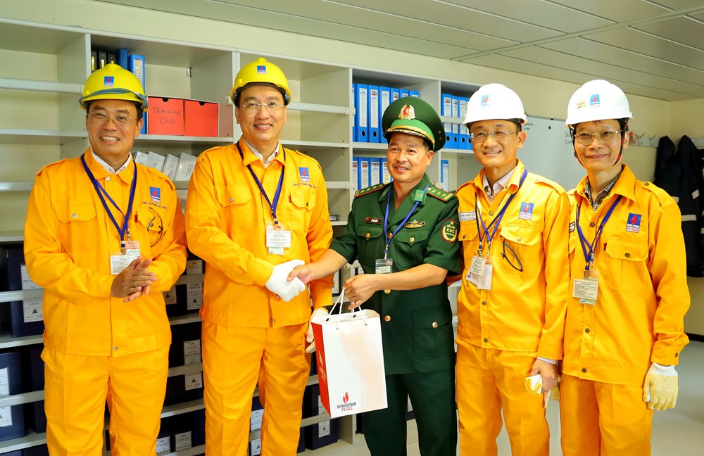 Tổng lực cho “chiến dịch” đón chuyến tàu LNG đầu tiên đến Việt Nam  - ảnh 4