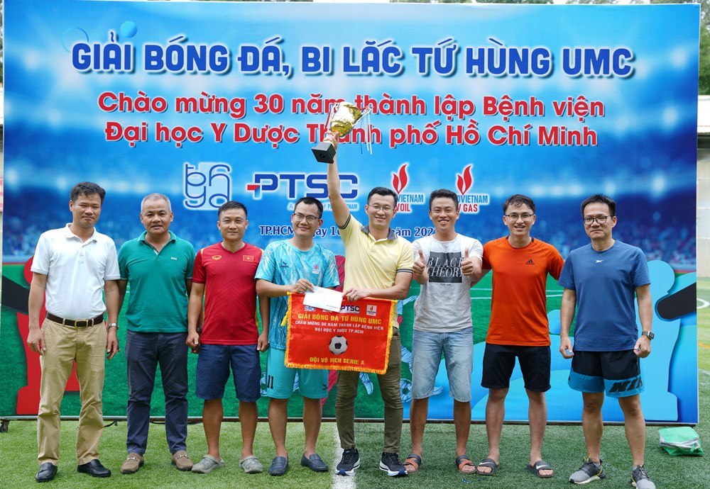 Đại diện PV GAS giành chức vô địch giải bóng đá Chào mừng kỷ niệm 30 năm thành lập Bệnh viện Đại học Y Dược TP. HCM - ảnh 3